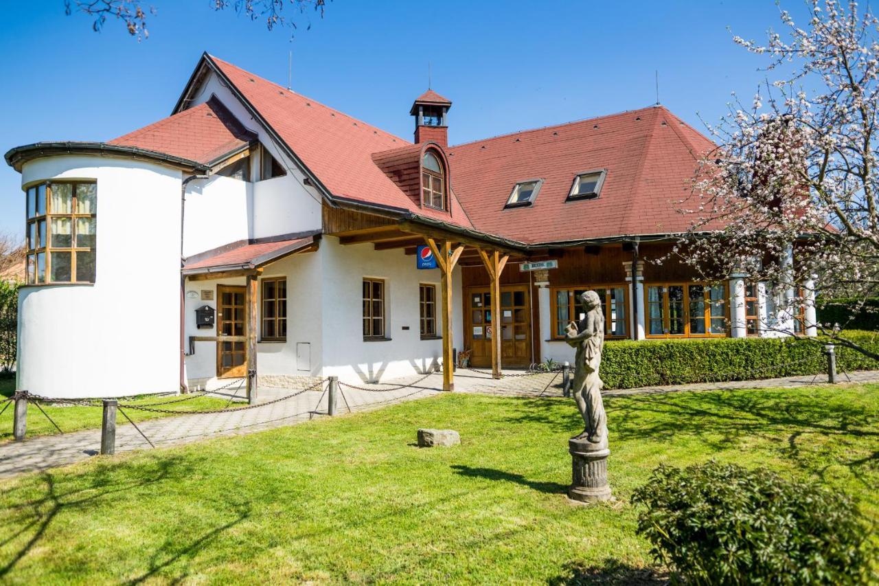 Penzion Terasa, Bed & Breakfast Velke Losiny Exterior photo